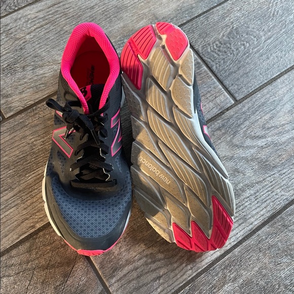 ✨Host Pick✨New Balance Running Sneaker - Picture 4 of 5